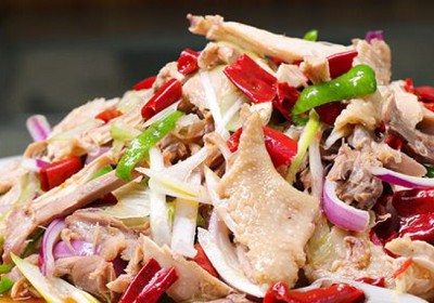 <b>根據以上估算，一隻椒麻雞的成(chéng)本價大約爲30元（雞肉）+ 5元（配料）+ 3元（調料）+ 5元（人工）+ 2元（水電燃料）= 45元。</b>