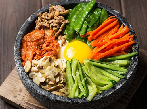 <b>正宗石鍋拌飯培訓去哪裡(lǐ)學(xué)？學(xué)習制作正宗石鍋拌飯，可以考慮以下幾個培訓中心：</b>