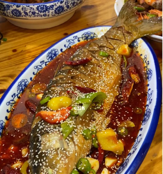 <b>學(xué)烤魚去哪家正宗？正宗烤魚去哪裡(lǐ)學(xué)？學(xué)烤魚并尋找正宗的地方有多種(zhǒng)途徑，以下是一些建議的學(xué)習地點和方式，供您參考：</b>