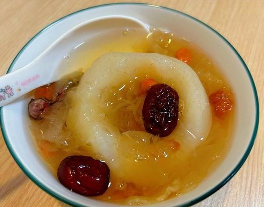 <b>冰糖烤梨培訓去哪裡(lǐ)學(xué)？學(xué)冰糖烤梨技術去哪？冰糖烤梨是一道(dào)美味的傳統小吃，近年來受到了廣大消費者的喜愛。如果您對(duì)冰糖烤梨感興趣，并希望學(xué)習其制作技術，以下是一些推薦的培訓學(xué)校及課程</b>