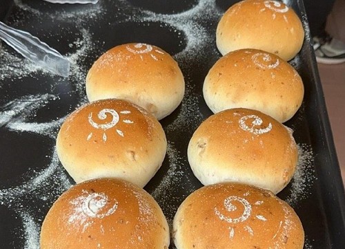 <b>兩(liǎng)元面(miàn)包店賺錢嗎？兩(liǎng)元面(miàn)包店在當前市場環境下可以是一個賺錢的商業模式，但成(chéng)功并非輕而易舉，需要仔細評估多個因素。</b>