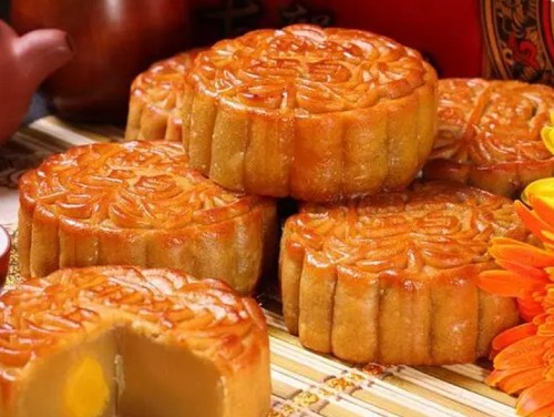 <b>月餅培訓哪裡(lǐ)最好(hǎo)？學(xué)月餅去哪裡(lǐ)最好(hǎo)？當談及學(xué)習月餅制作的最佳地點時，山東甄選餐飲小吃培訓學(xué)校無疑是一個出類拔萃的選擇。</b>