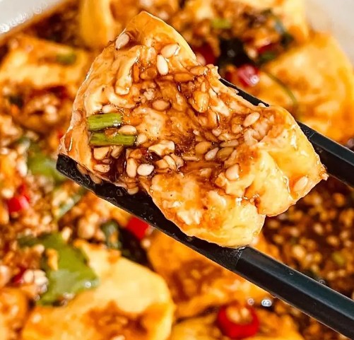 <b>臭豆腐培訓一般需要多少錢？一般來說，臭豆腐培訓的費用在1000元至3000元之間。這(zhè)是一個比較普遍的價格區間，涵蓋了大多數培訓機構的基本收費情況。</b>