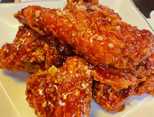 <b>自己開(kāi)炸雞店在哪培訓？自己開(kāi)炸雞店，選擇一家合适的培訓機構進(jìn)行專業技能(néng)培訓是至關重要的。以下是一些建議的培訓途徑和考慮因素</b>